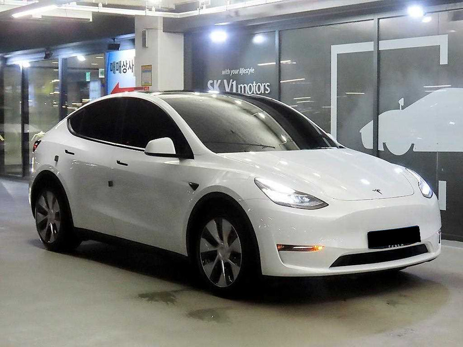 Tesla Model Y — photo 01