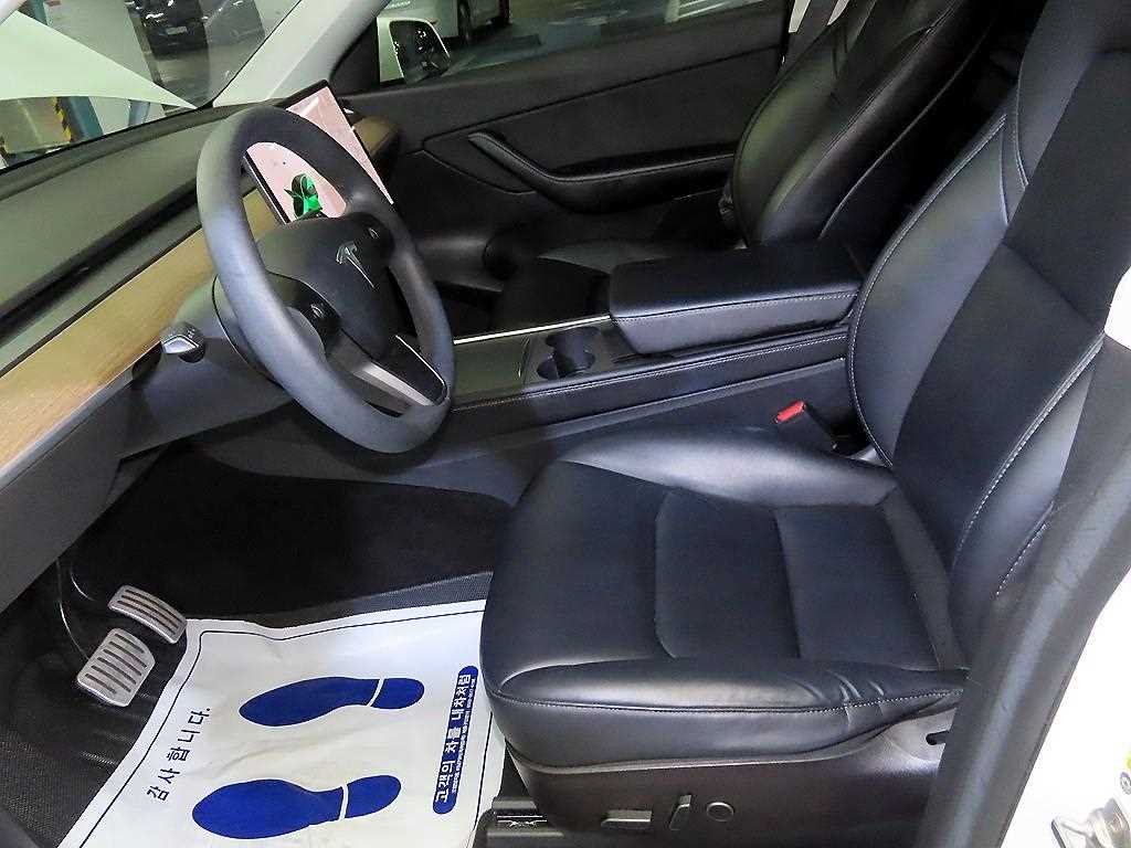 Tesla Model Y — photo 06