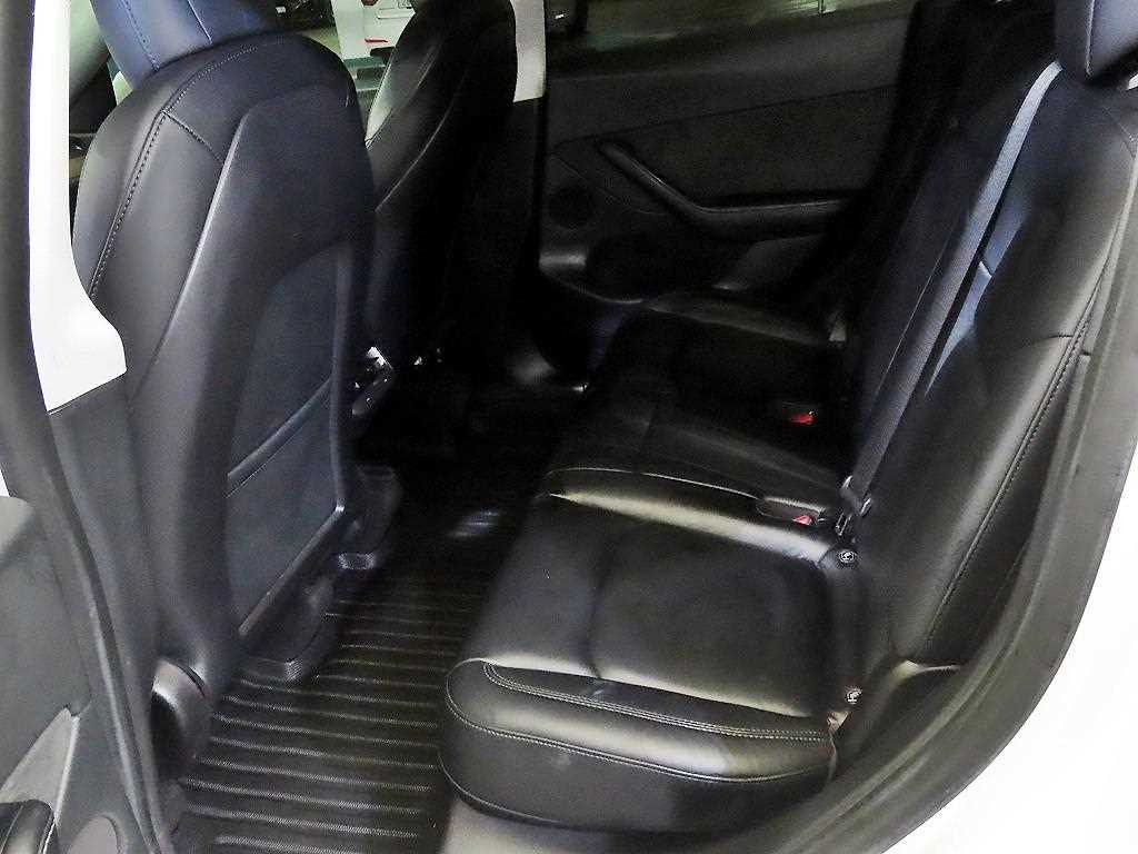 Tesla Model Y — photo 07