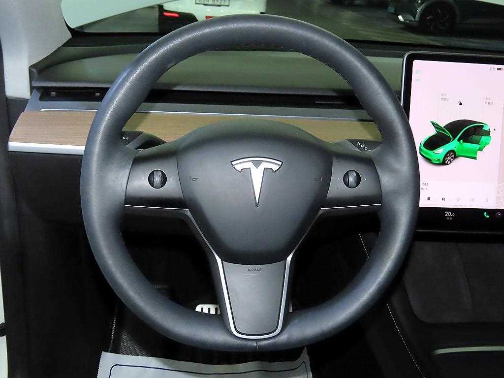 Tesla Model Y — photo 08