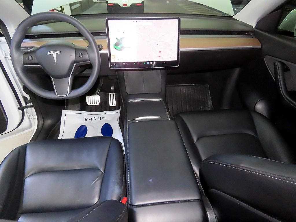 Tesla Model Y — photo 10