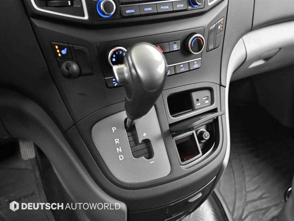 Hyundai Starex — photo 09