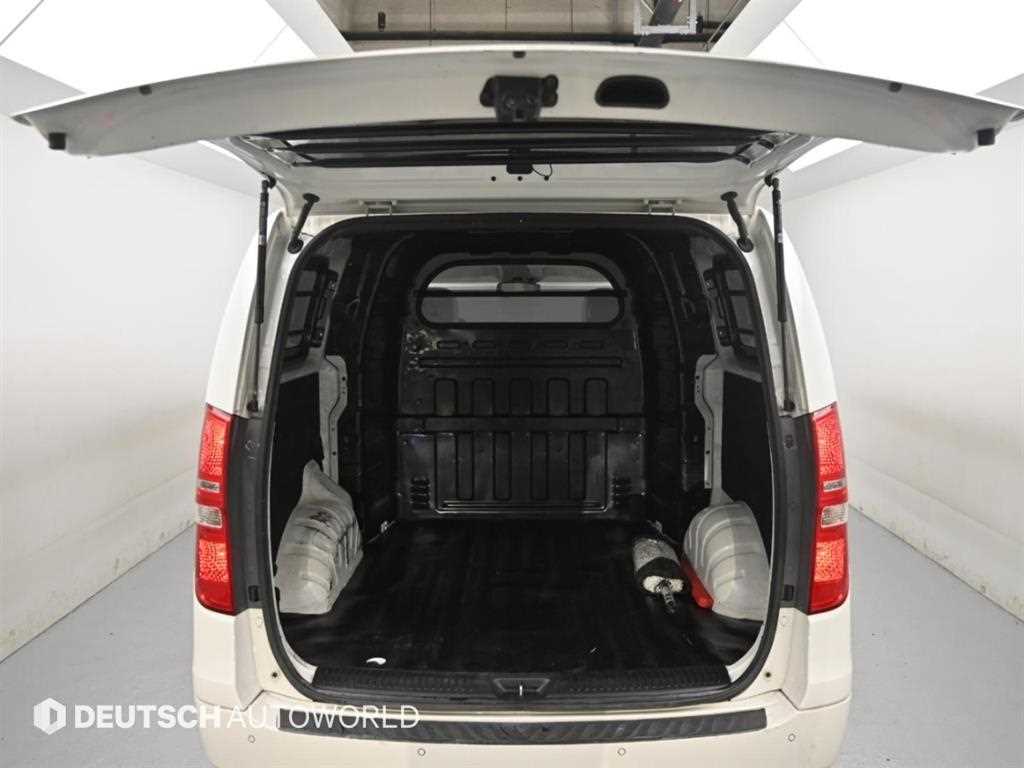 Hyundai Starex — photo 19
