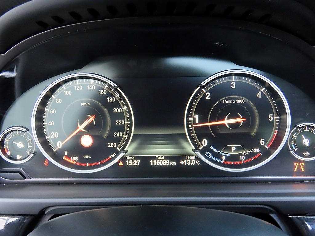 BMW 5-Series — photo 09