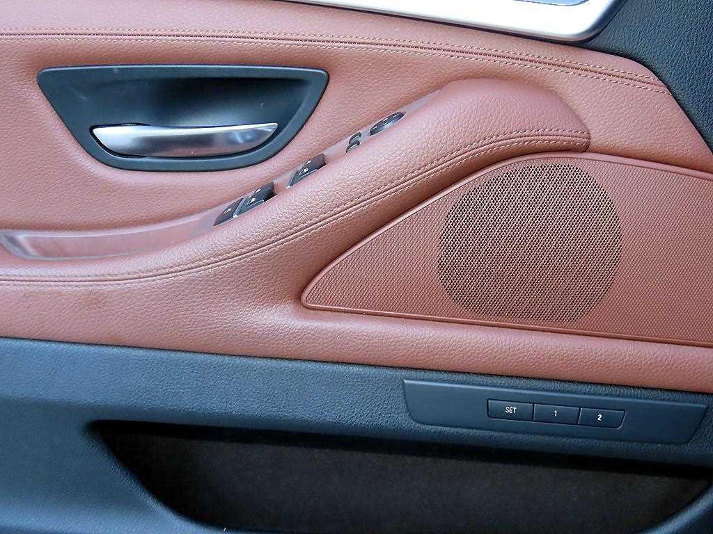 BMW 5-Series — photo 12