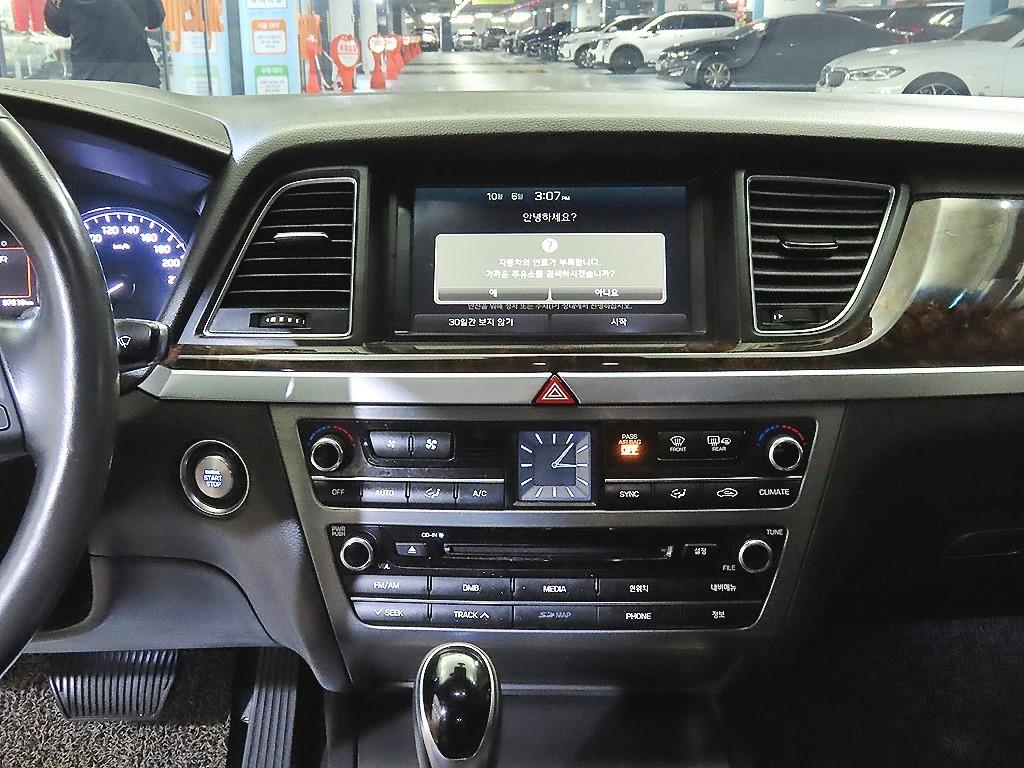 Hyundai Genesis — photo 11