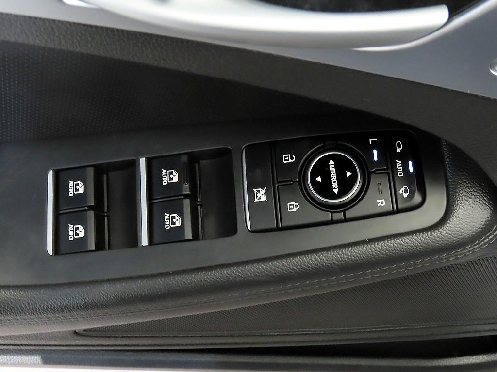 Hyundai Genesis — photo 13