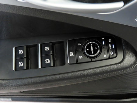 Hyundai Genesis — photo 13