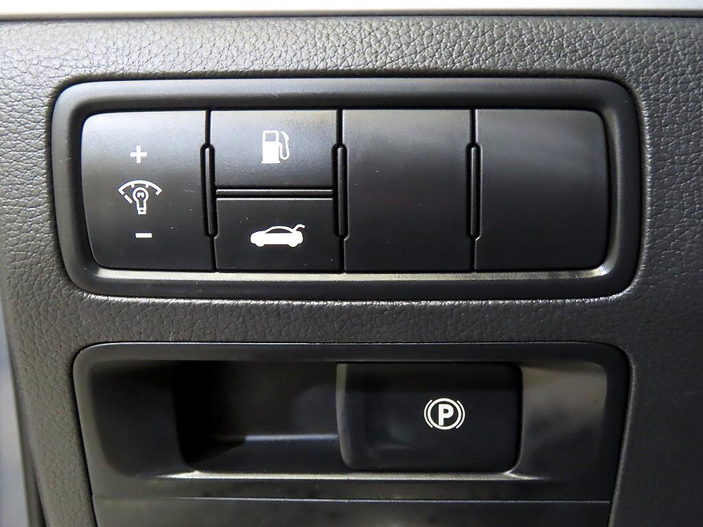 Hyundai Genesis — photo 14