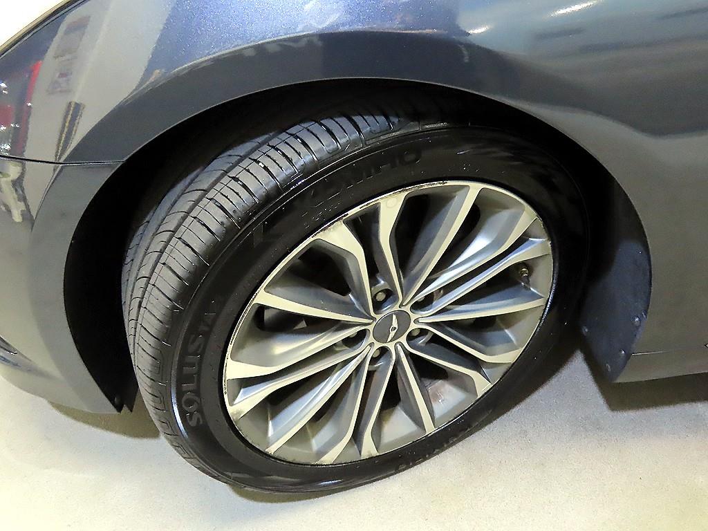 Hyundai Genesis — photo 18