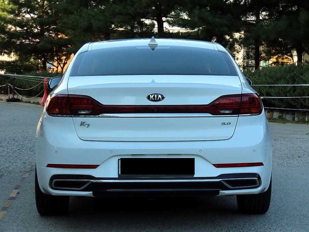 Kia K7 — photo 04