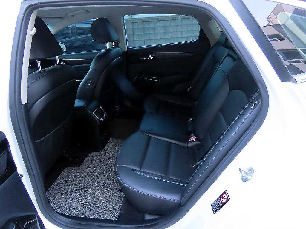 Kia K7 — photo 06