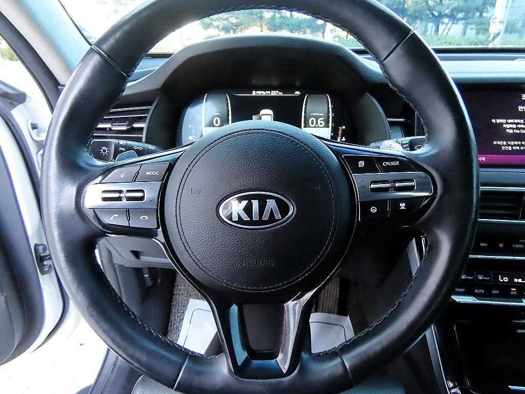 Kia K7 — photo 08