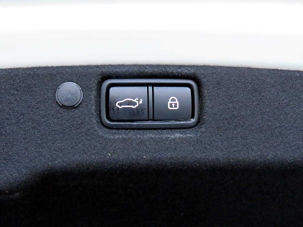 Kia K7 — photo 16