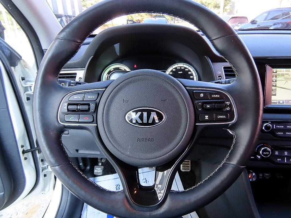 Kia Niro — photo 08