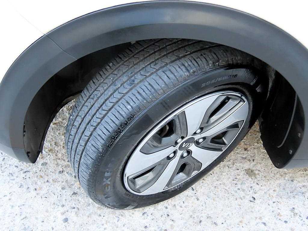 Kia Niro — photo 20
