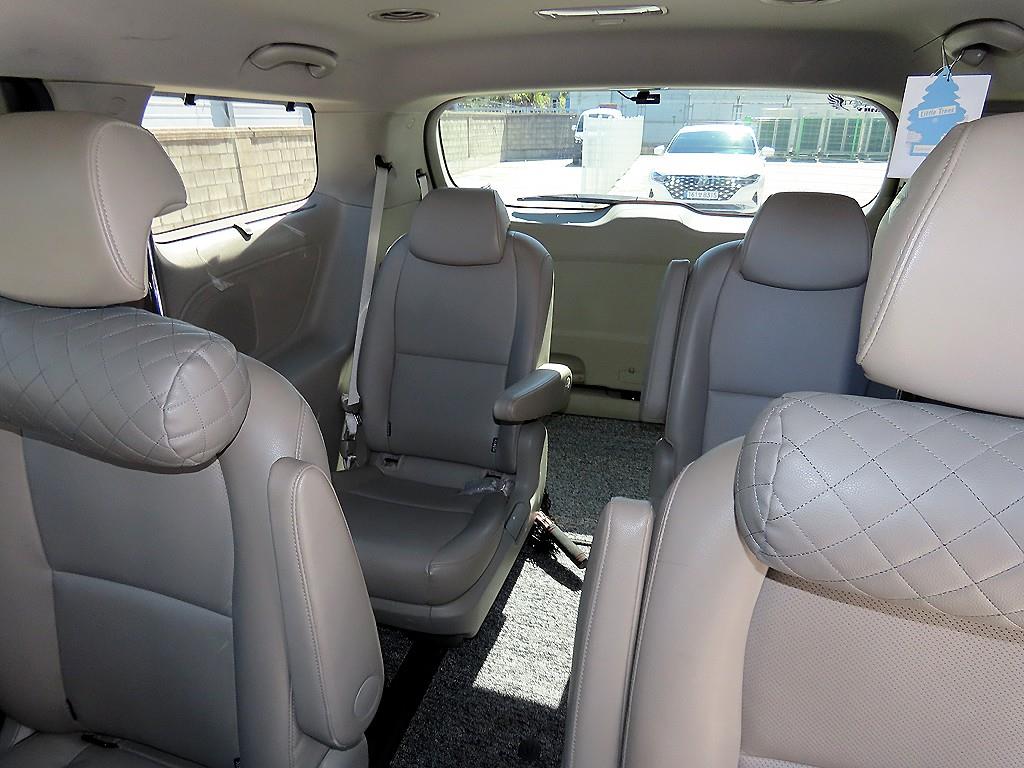 Kia Carnival — photo 07