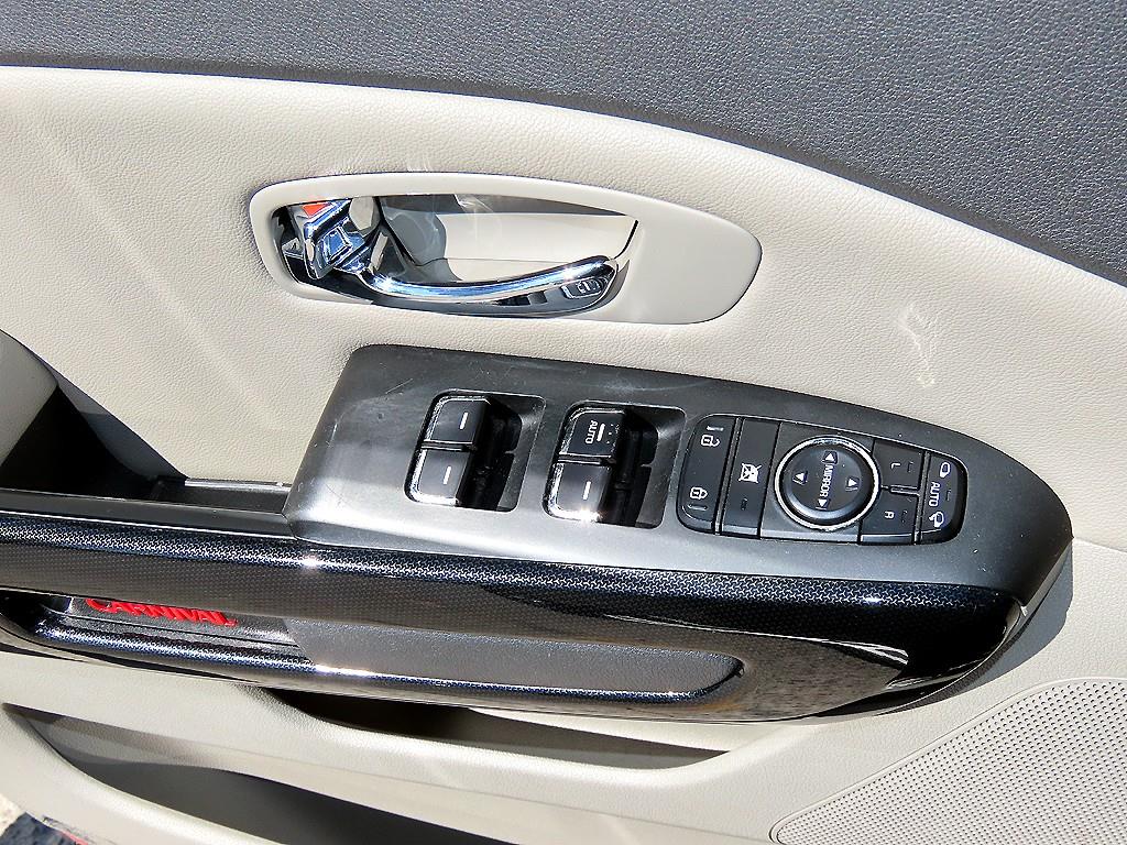 Kia Carnival — photo 12
