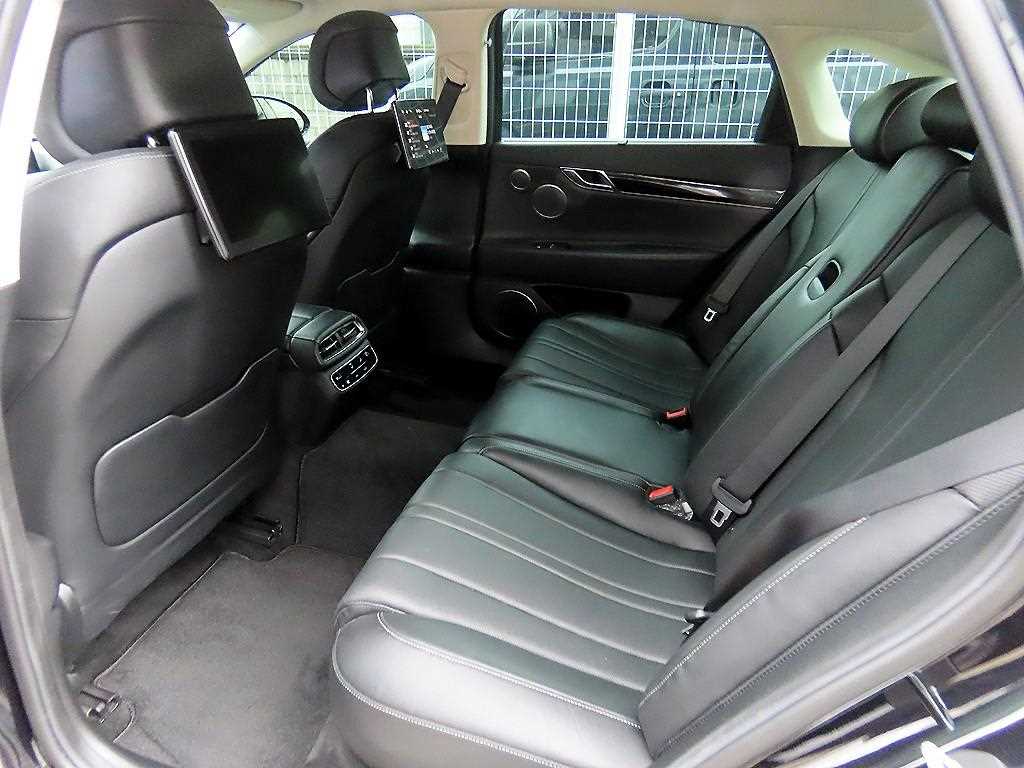 Genesis G80 — photo 06