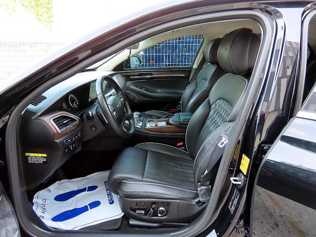 Genesis G90 — photo 05