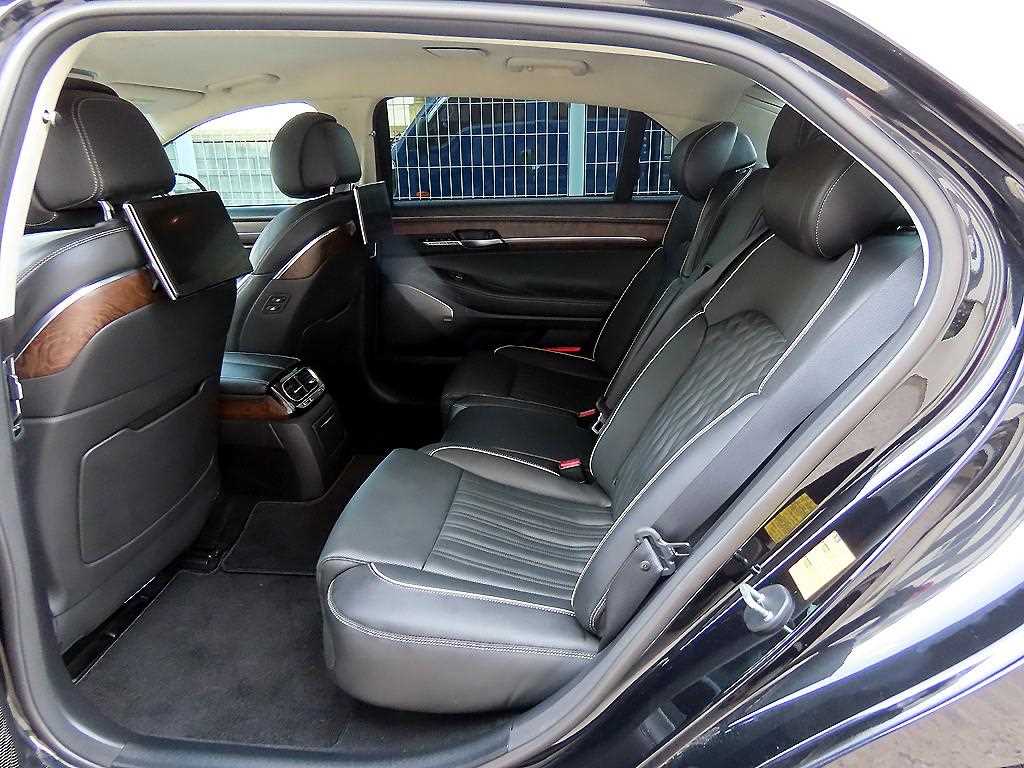 Genesis G90 — photo 06