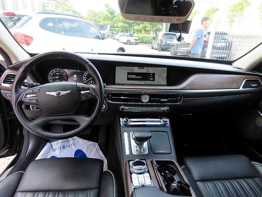 Genesis G90 — photo 07