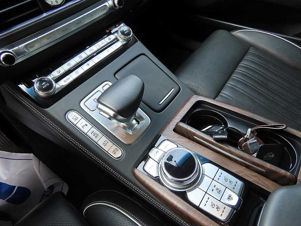Genesis G90 — photo 11
