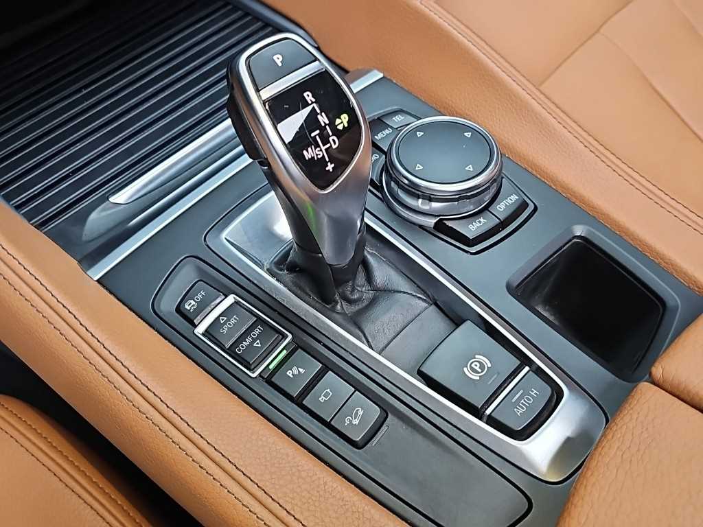 BMW X6 — photo 08