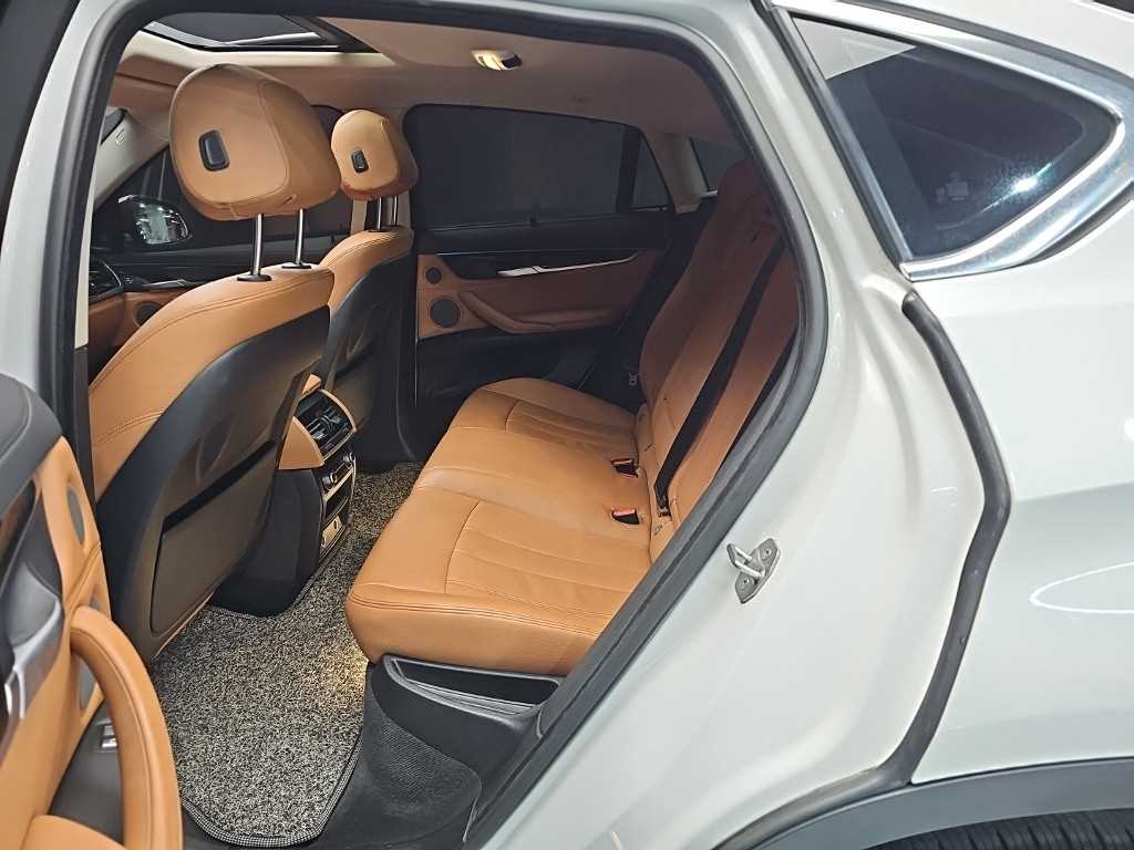 BMW X6 — photo 12