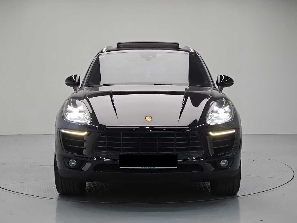Porsche Macan — photo 02