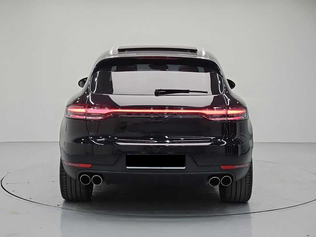 Porsche Macan — photo 03