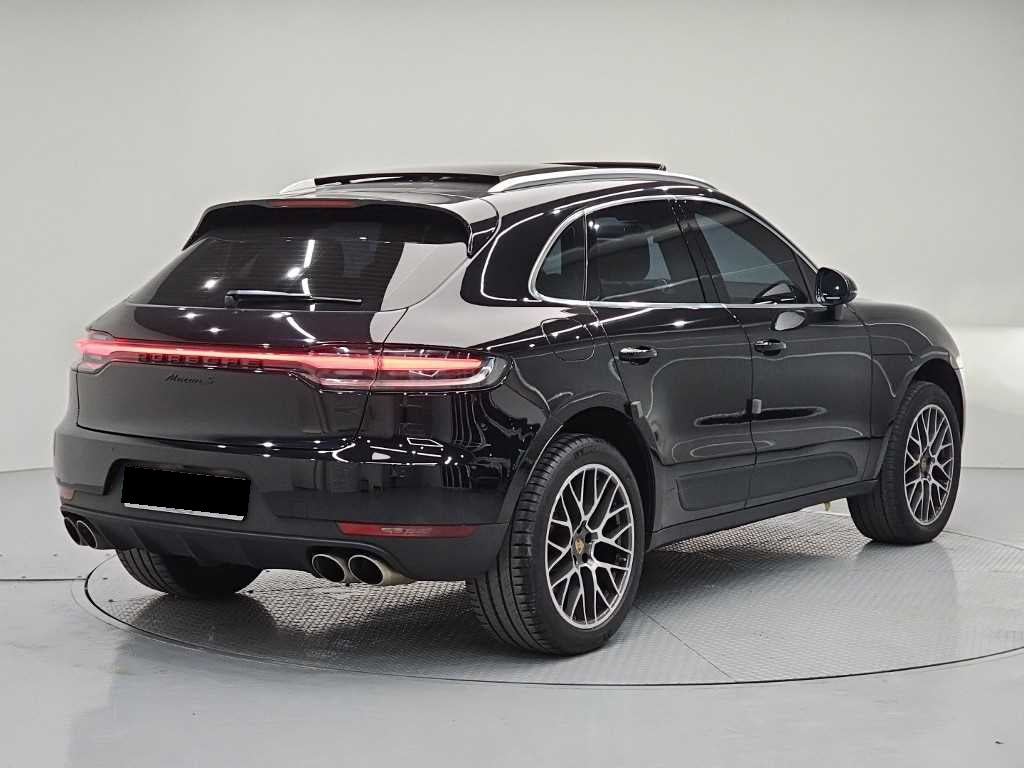 Porsche Macan — photo 04