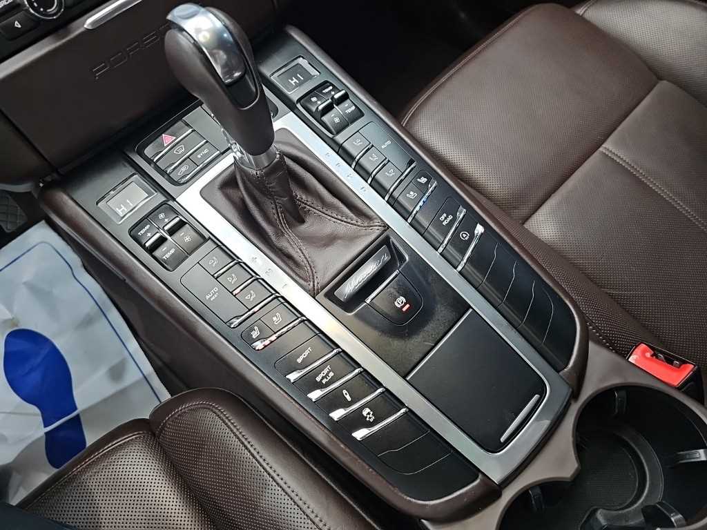 Porsche Macan — photo 08