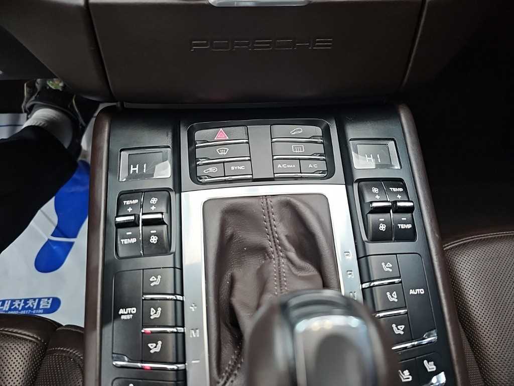 Porsche Macan — photo 10
