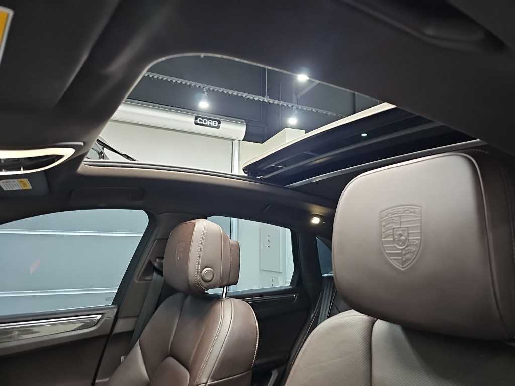 Porsche Macan — photo 13