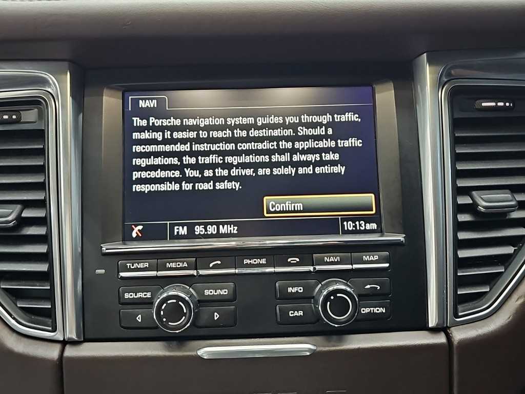 Porsche Macan — photo 14