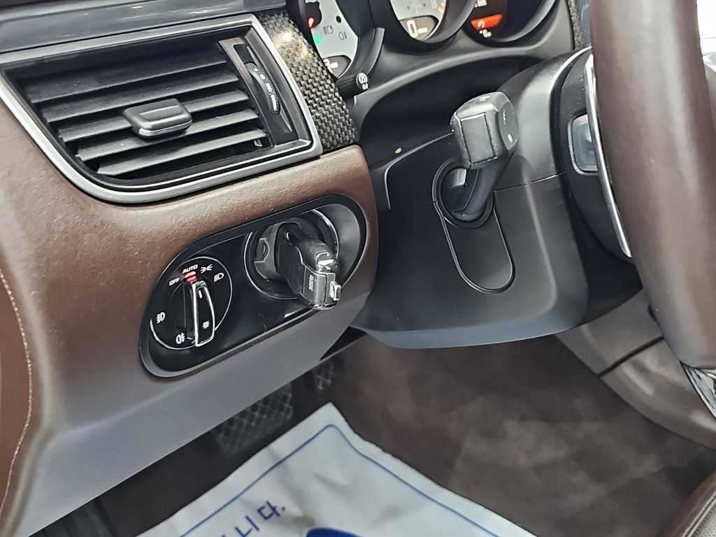 Porsche Macan — photo 16