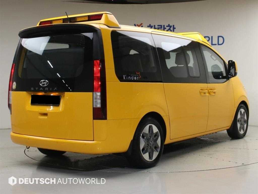 Hyundai Staria — photo 02