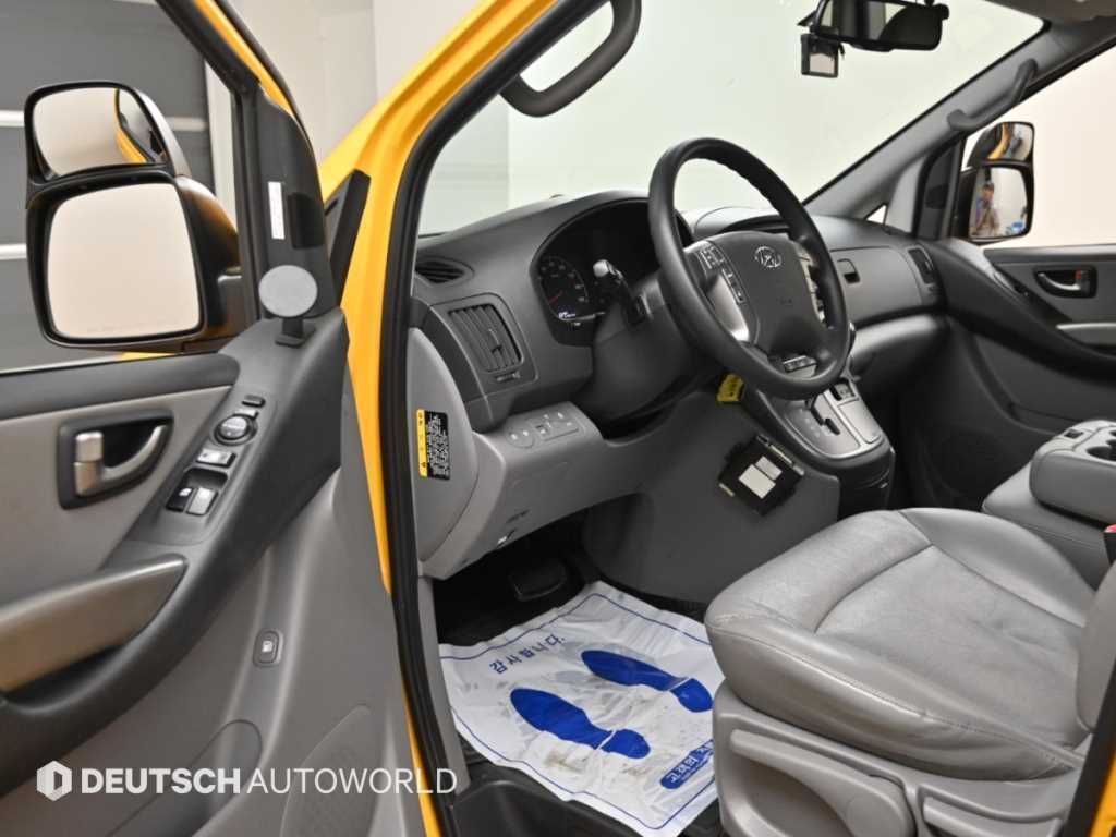 Hyundai Starex — photo 11