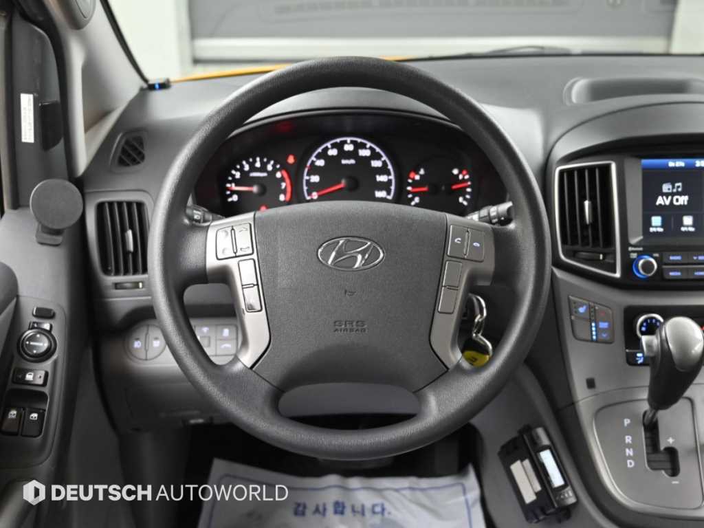 Hyundai Starex — photo 13