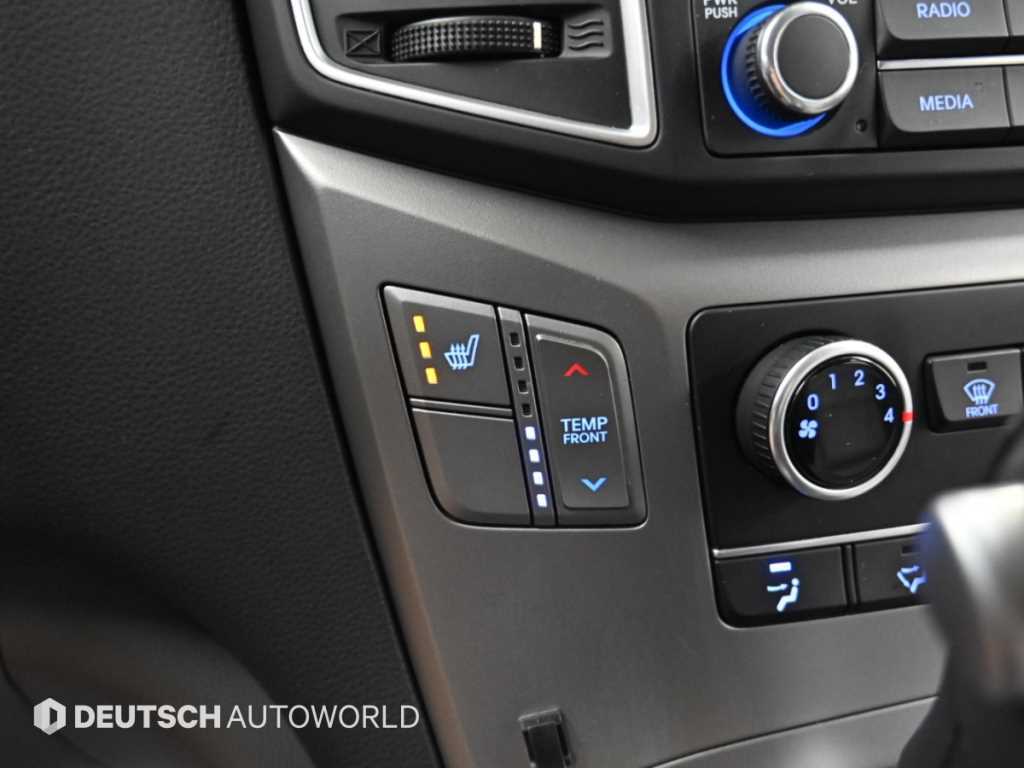 Hyundai Starex — photo 17