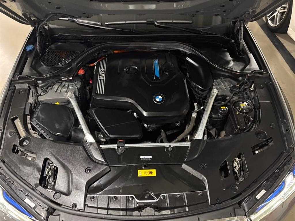 BMW 5-Series — photo 02