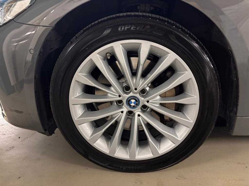 BMW 5-Series — photo 04