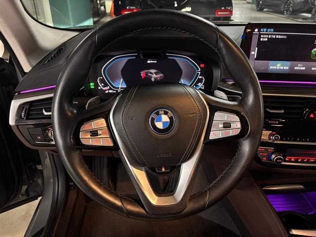 BMW 5-Series — photo 07