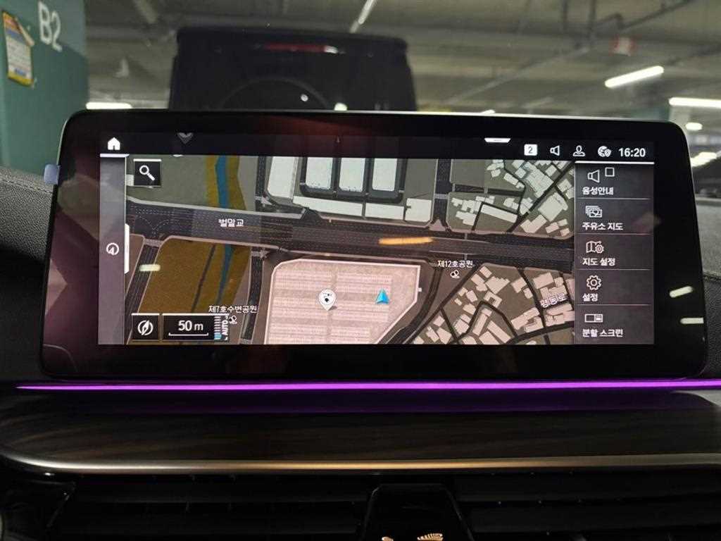 BMW 5-Series — photo 08