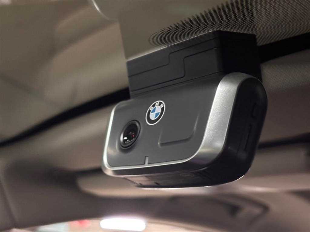 BMW 5-Series — photo 10