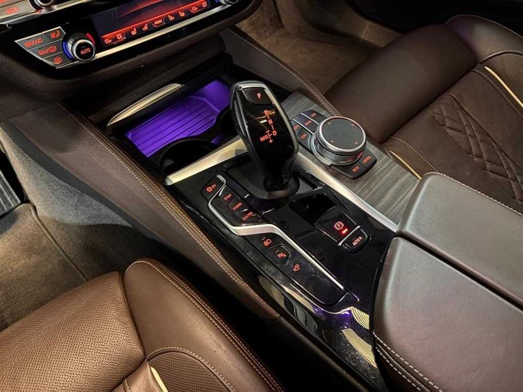 BMW 5-Series — photo 11