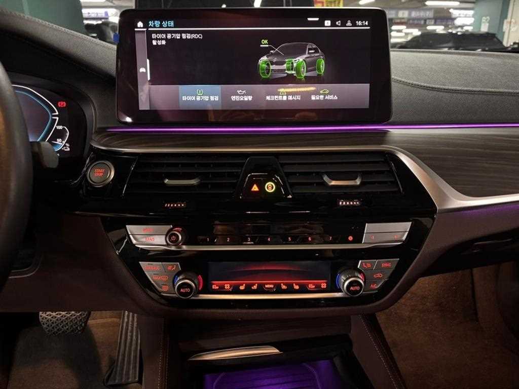 BMW 5-Series — photo 12