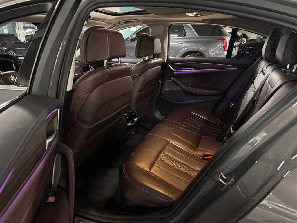 BMW 5-Series — photo 15