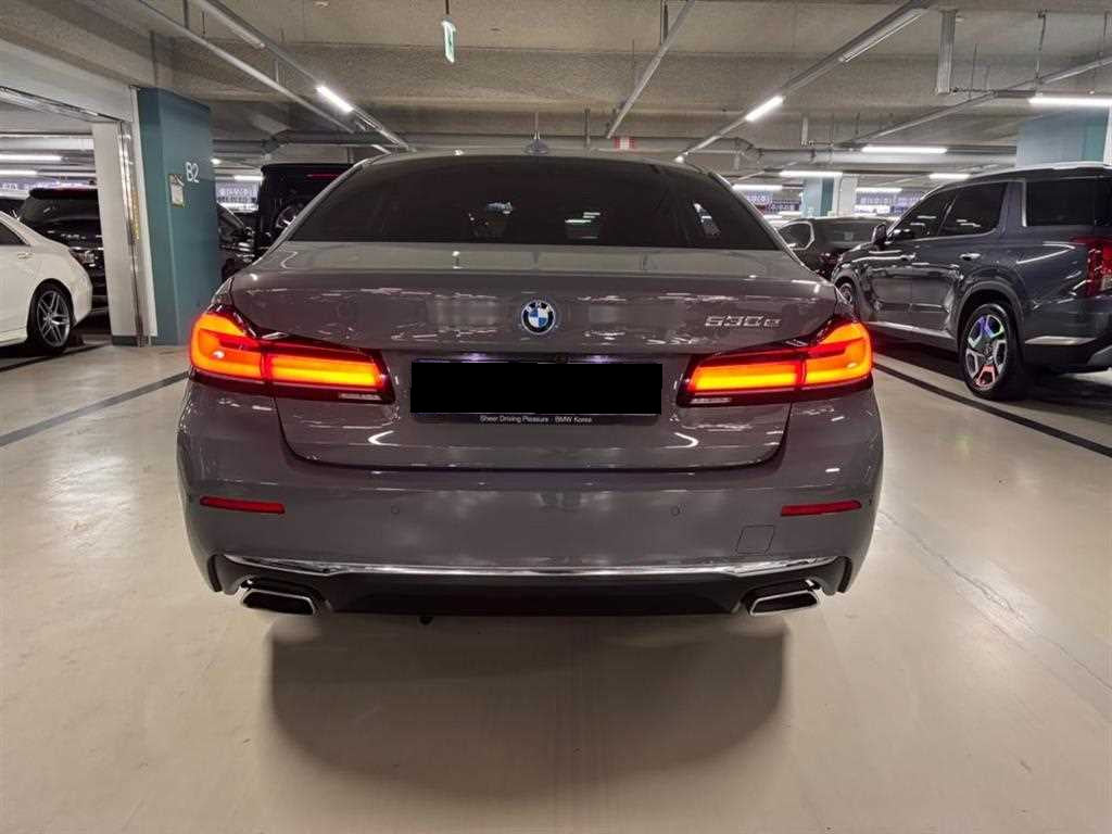 BMW 5-Series — photo 20